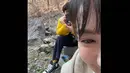 Go Yoon Jung dan Lee Jung Ha selfie bareng meski hanya memperlihatkan sebagian wajah mereka. (Foto: Instagram/ goyounjung)