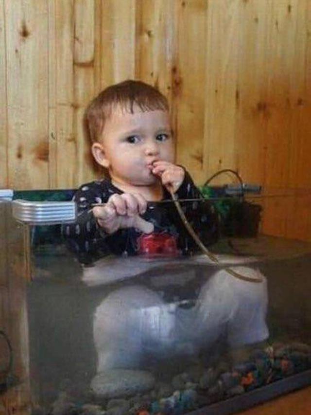 7 Potret Kelakuan Kocak Anak Kecil yang Bikin Ngakak