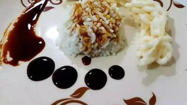 8 Cara Plating Makanan ala Netizen Ini Bikin Geleng Kepala, Kreatif Banget