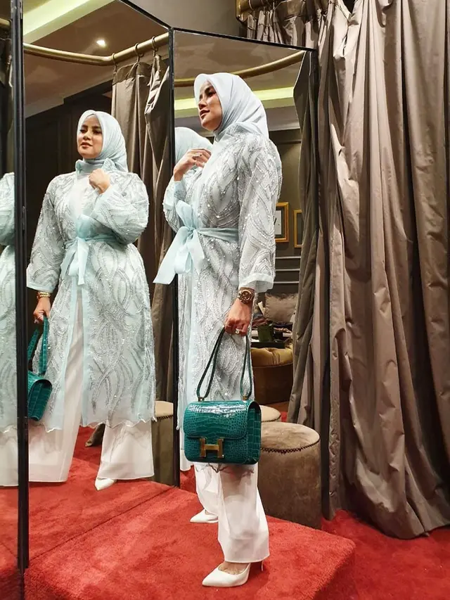 FOTO: Potret Olla Ramlan Gunakan Hijab, Semakin Cantik