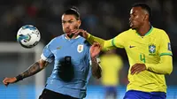 Pertandingan antara Uruguay versus Brasil di kualifikasi Piala Dunia 2026 Zona Conmebol hari Rabu (18/10/2023) pagi WIB. Darwin Nunez (kiri) mencetak gol di laga ini. (Eitan ABRAMOVICH / AFP)