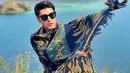 Dalam sela kesibukannya sebagi model dan aktor, Valentino Peter merupakan artis yang suka travelling. Ia pun kerap unggah momen liburannya tersebut dalam media sosial Instagramnya. Salah satu tempat yang banyak ia kunjungi ialah wisata alam. (Liputan6.com/IG/baravalentino_)