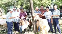 Saat Siswa SD Sidoarjo Terjun Langsung Jalani Akad Jual Beli Hewan Kurban