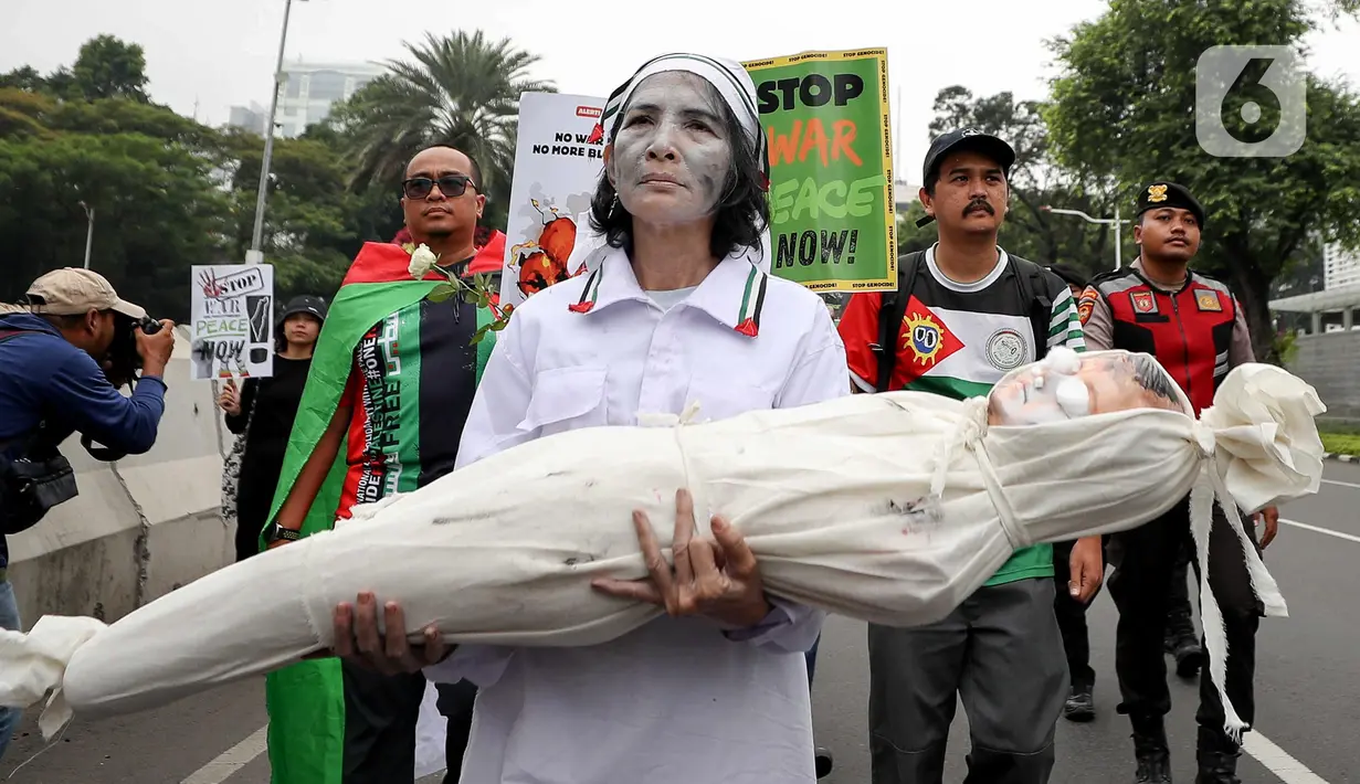 Aksi tersebut juga menjadi pengingat bahwa komunitas internasional, termasuk masyarakat sipil di Indonesia, menolak kekerasan dan menyerukan tanggung jawab global atas penderitaan yang terus berlangsung di Gaza. (Liputan6.com/Herman Zakharia)