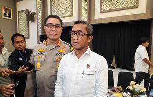 Dirreskrimum Polda Jatim, Kombes Pol Widi Atmoko usai Anev akhir tahun 2025 di Surabaya, Senin (29/12) petang. (Liputan6.com/Dian)