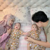 Anisa Rahma bersama suami dan buah hati (Instagram/anisarahma_1)