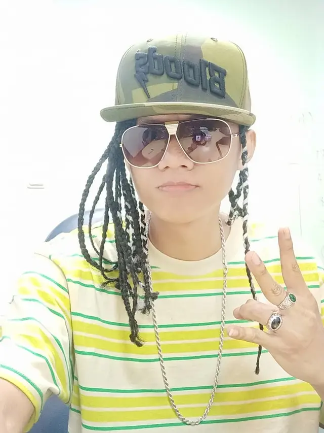 Viral Lewat Lagu 'Selow', Ini 6 Potret Terbaru Wahyu Ramdani yang Bikin Pangling