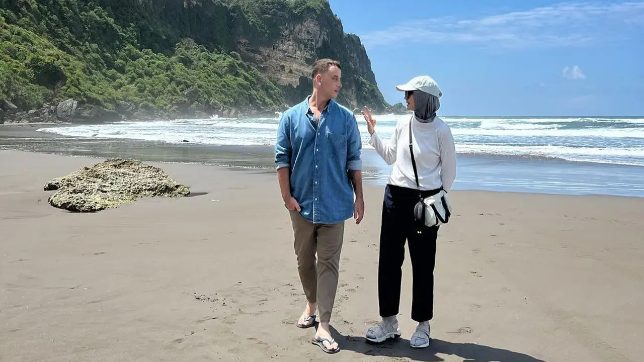 Zaskia Adya Mecca dekat dengan Dave Moffatt (Instagram/zaskiaadyamecca)