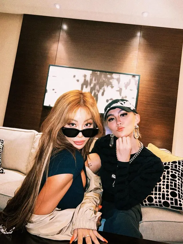 Sebut Sebagai Saudara, Ini 7 Potret Kebersamaan Agnez Mo dan Jessi