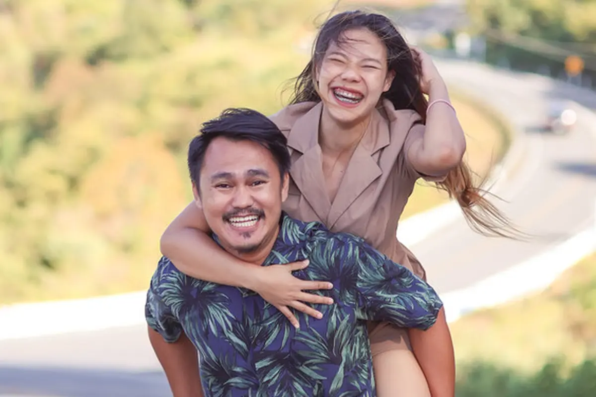 couple bahagia romantis