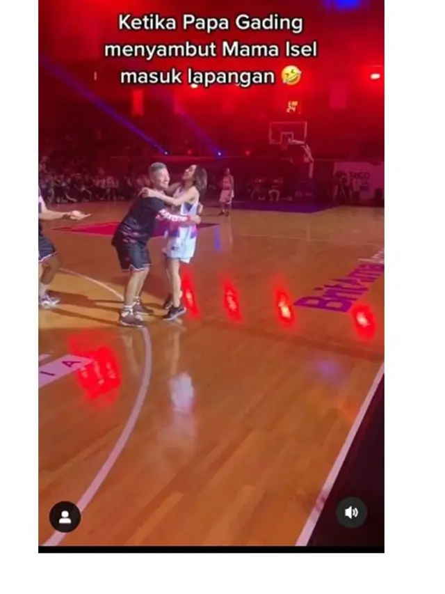 6 Potret Gading Marten dan Gisella Anastasia saat Bertanding Basket Ini Bikin Baper