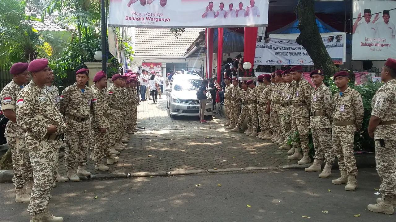 Posko Pemenangan Anies-Sandi Dijaga Ketat Satgas Gerindra