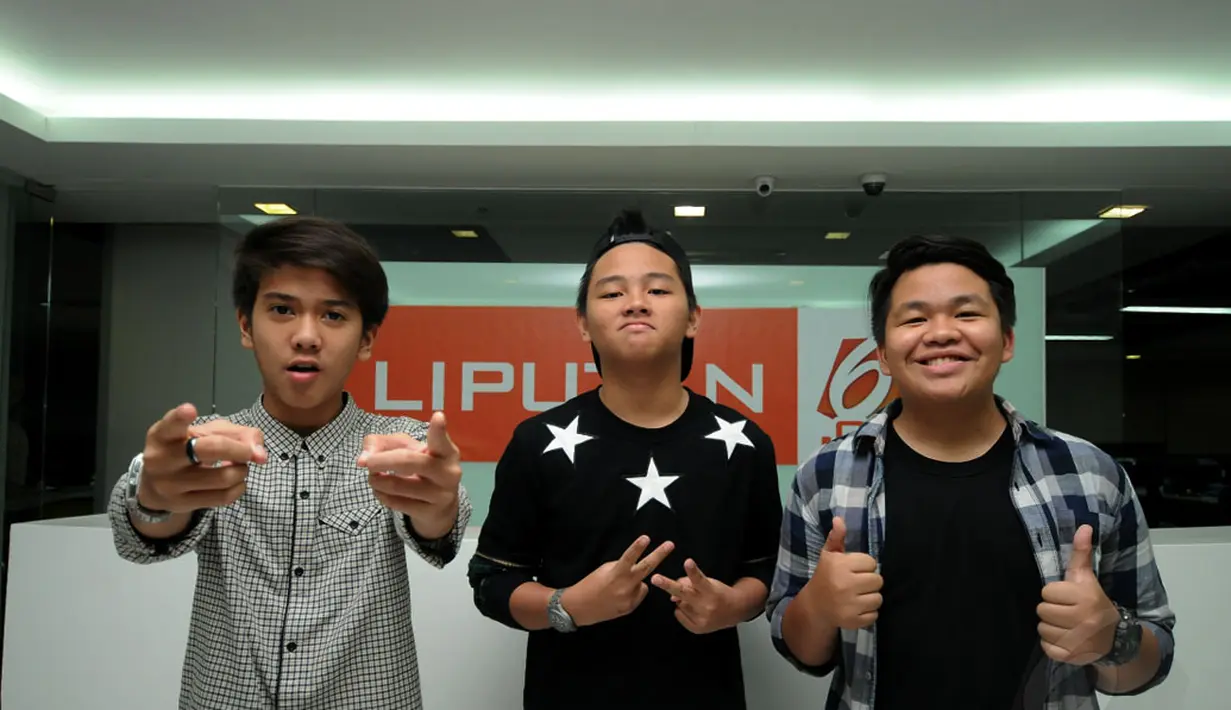 Tiga personil CJR berkesempatan mengunjungi markas Liputan6.com di Jakarta, Senin (22/12/2014). (Liputan6.com/Helmi Fithriansyah)