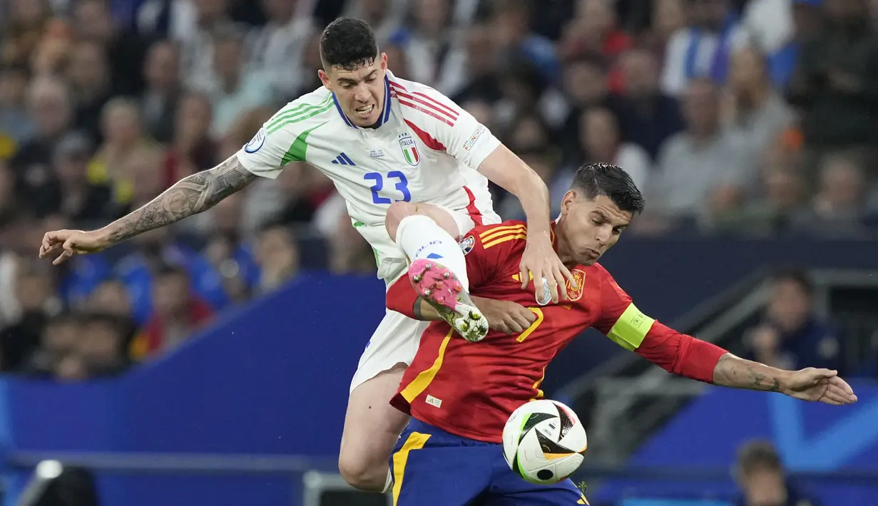 Kemenangan ini mendorong Spanyol ke puncak klasemen sementara Grup B dengan 6 poin dari dua laga. (AP Photo/Martin Meissner)