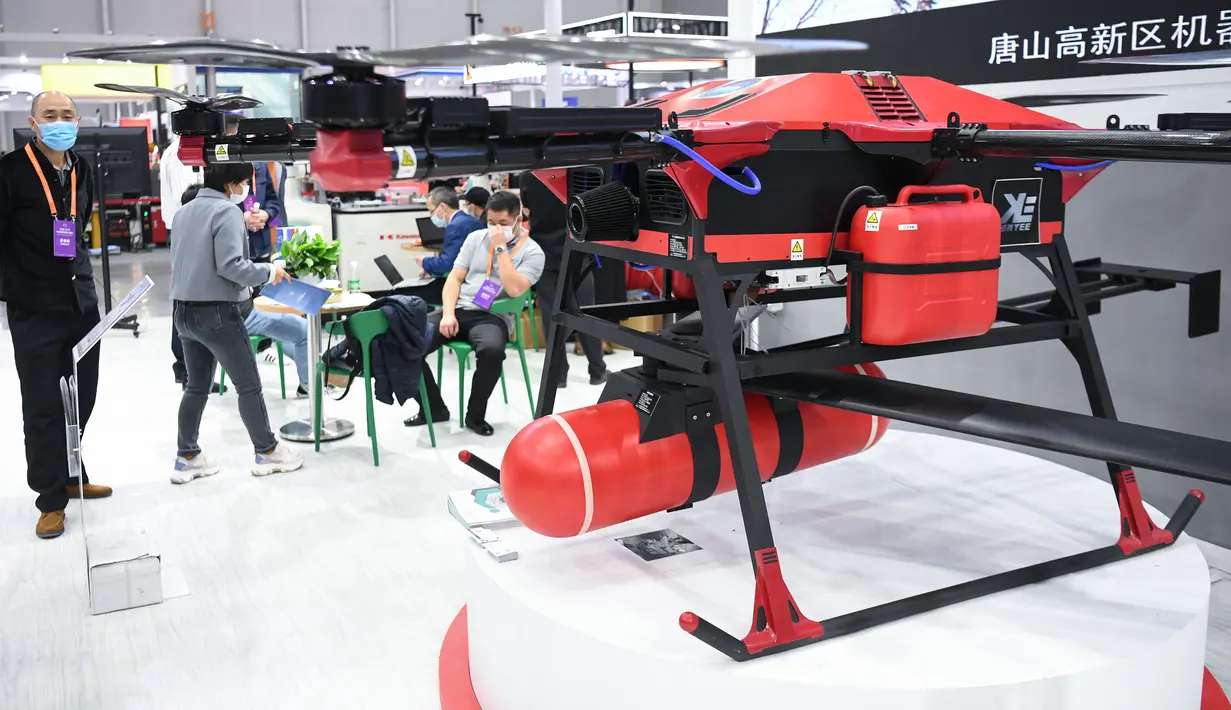 Drone bertenaga hybrid dipamerkan dalam Pameran Robot Pintar Internasional China (Foshan) 2020 di Foshan, Provinsi Guangdong, China, 3 Desember 2020. Produsen robot papan atas dari dalam dan luar negeri memamerkan produk, teknologi, dan solusi terbaru mereka selama gelaran ini. (Xinhua/Deng Hua)