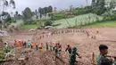 Operasi pencarian korban di hari kelima dilakukan secara terbatas dan tidak maksimal lantaran kondisi cuaca di sekitar lokasi longsor yang tidak menentu. Tampak dalam foto, tim SAR gabungan saat melakukan upaya pencarian dan penyelamatan korban longsor di Desa Pasirlangu, Cisarua, Kabupaten Bandung Barat, Jawa Barat, Rabu (28/1/2026). (Basarnas)
