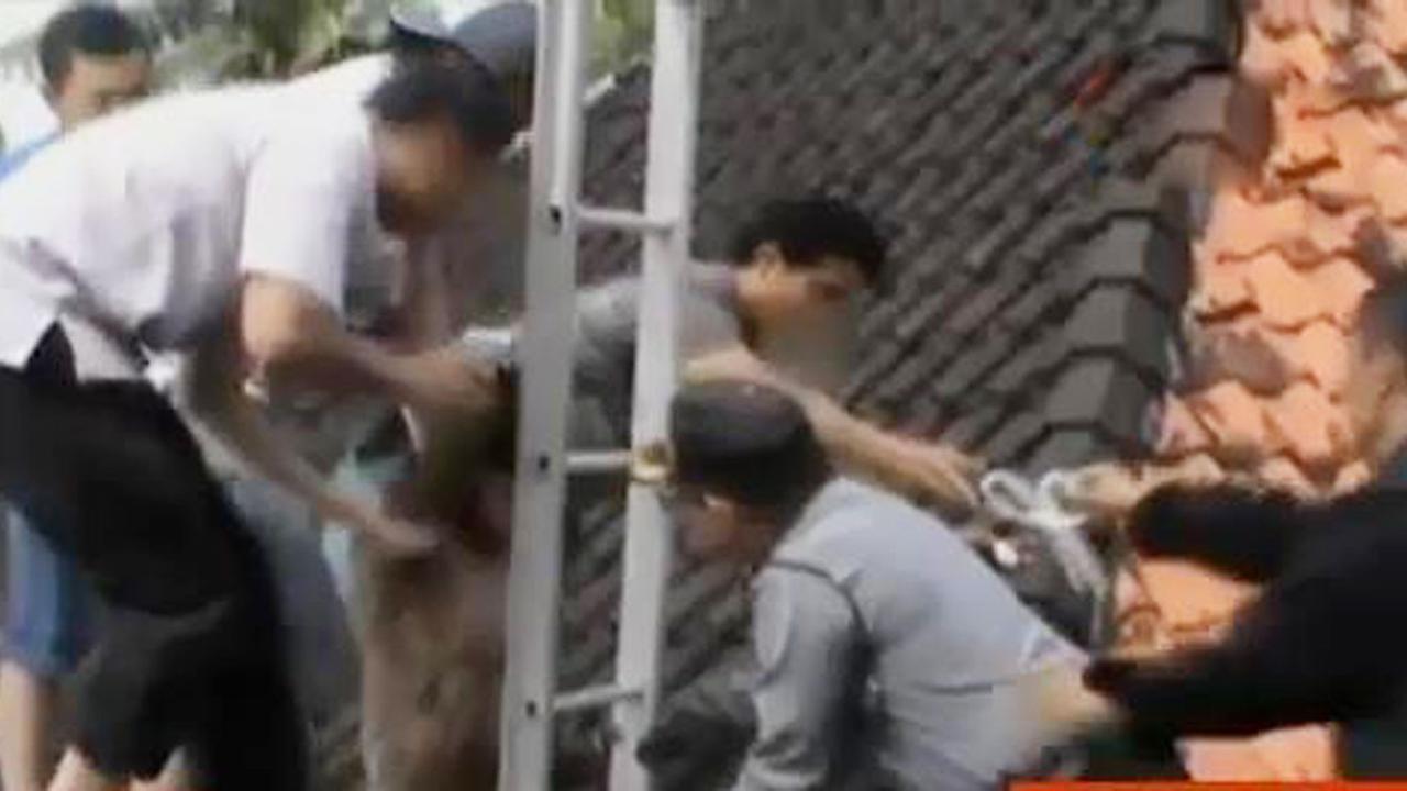 Pencuri Terjepit di Got