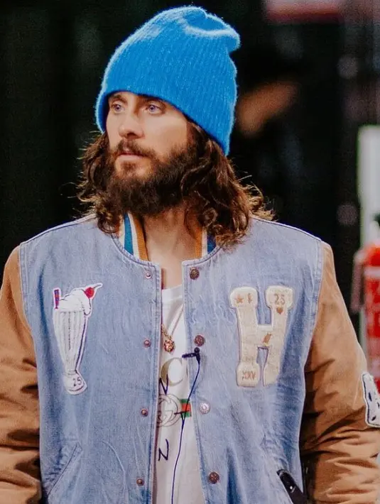 Jared Leto menunjukkan jari tengahnya pada seorang penggemar yang tak hafal lirik lagu Thirty Seconds to Mars saat konser. (instagram/jaredleto)