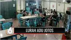 Sakit hati kekasih dikirimi pesan singkat tak senonoh, seorang lurah di Kabupaten Sanggau, Kalimantan Barat adu jotos dengan seorang pengunjung warung kopi. Aksi lurah ini viral di media sosial dan kasusnya diselidiki Polres Sanggau.