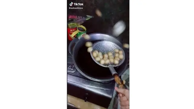 Viral Cimol yang Ditiriskan Tiba-Tiba Meledak dari Penggorengan, Bikin Kaget