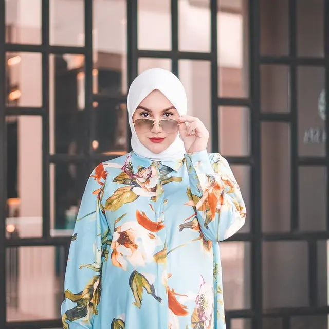 6 Potret Irish Bella dengan Berbagai Gaya Berhijab, dari Elegan Hingga Simpel