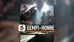 Gempita Nora Marten batal tampil bareng Honne saat konser. Meski demikian keduanya sempat bernyanyi bersama sebelum konser dimulai.