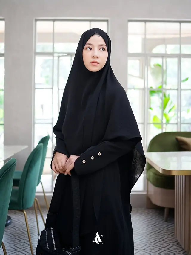 Tampil Syar’i dan Stylish saat Lebaran! Intip Inspirasi Outfit ala Natasha Rizky - 5