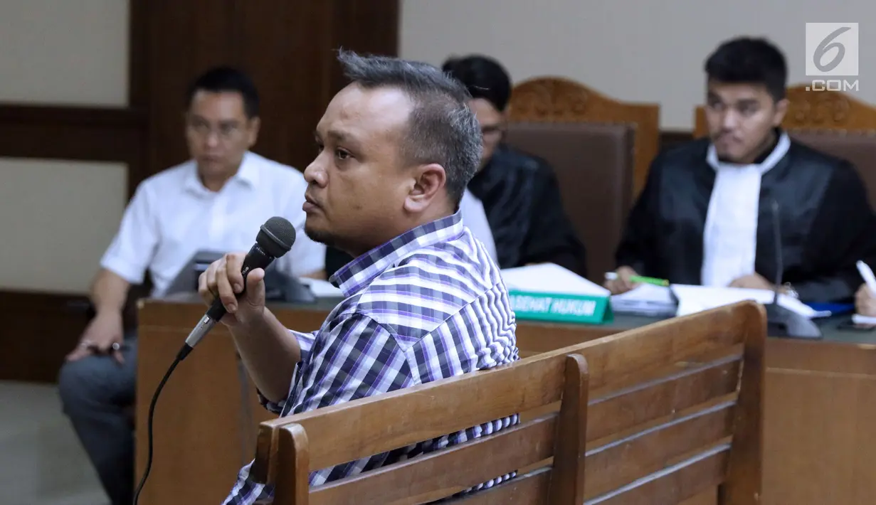 Irvanto Hendra Pambudi menjawab pertanyaan saat menjadi saksi sidang lanjutan dugaan suap proyek Bakamla dengan terdakwa Fayakhun Andriadi di Pengadilan Tipikor, Jakarta, Rabu (19/9). Sidang mendengar keterangan saksi. (Liputan6.com/Helmi Fithriansyah)
