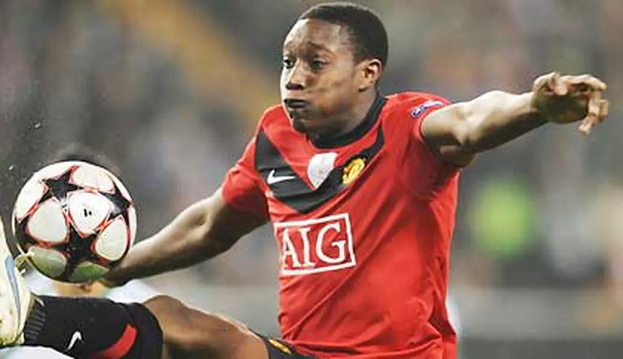 Aksi striker muda Manchester United Danny Welbeck di laga penyisihan Grup B Liga Champions melawan VfL Wolfsburg di Volskwagen Arena, 8 Desember 2009. AFP PHOTO / JOHN MACDOUGALL 