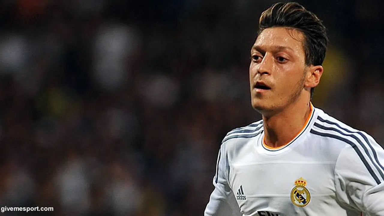 mesut-ozil-130828b.jpg