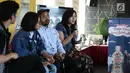Brand Manager Good Day, Linda Wijaya (kanan) memberikan keterangan pers di Jakarta, Selasa (9/1). Peserta bisa mengikuti lomba tersebut dengan membuka website gaulcreation.gooddaygaul.com. (Liputan6.com/JohanTallo)