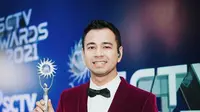 Raffi Ahmad menang SCTV Awards 2021. (Foto: Instagram @raffinagita1717)