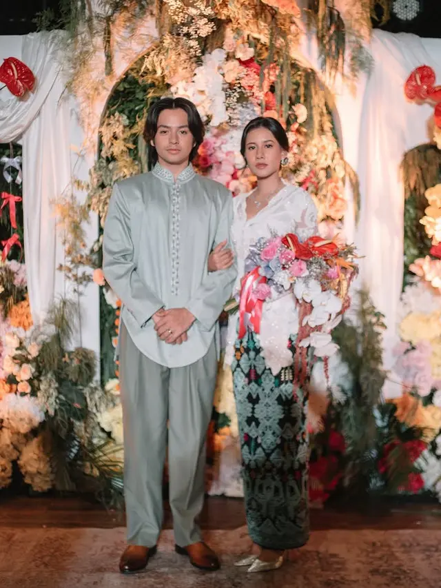 Kebaya Pilihan Shenina Cinnamon dari lamaran hingga pernikahannya. [@sheninacinnamon]