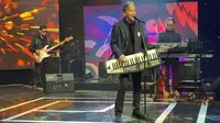 Fariz RM tampil di acara musik Tembang Emas TVRI.