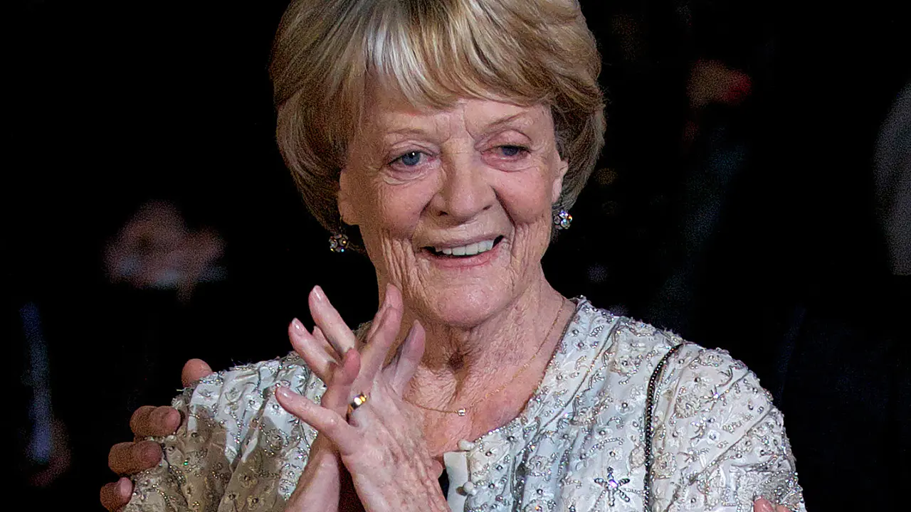 Aktor Inggris peraih Oscar Maggie Smith, bintang panggung dan layar lebar selama lebih dari tujuh dekade, meninggal di rumah sakit di London pada hari Jumat, 27 September, demikian pengumuman putra-putranya.