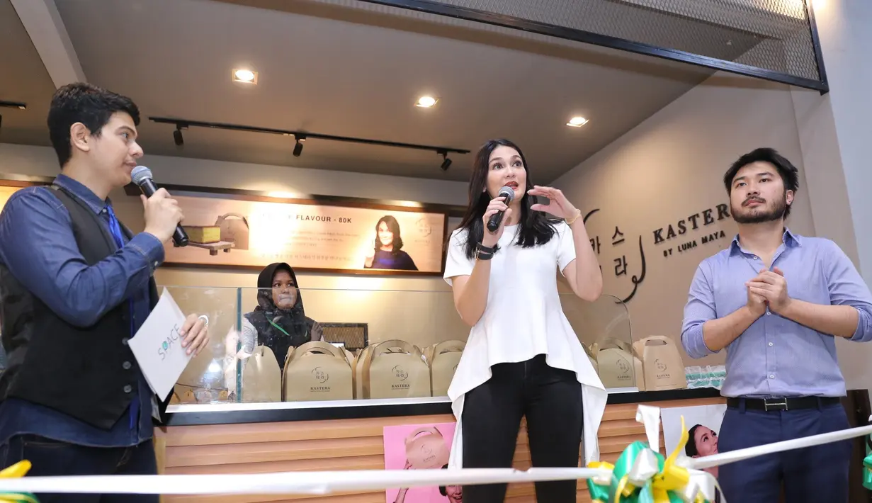 "Gagal pasti adalah tapi itu selalu aku buat penbelajaran besok-besok agar jangan terulang lagi. Makanya kalau melihat aku yang bisnis wuah banget, mungkin mereka nggak tahu perjuangan aku yang merangkak dari 0," kata Luna Maya. (Adrian Putra/Bintang.com)