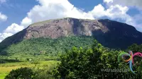 Bukit Kelam di Kabupaten Sintang, Kalimantan Barat bukanlah sebuah bukit biasa. Ia adalah sebuah batu raksasa setinggi 1.002 mdpl.