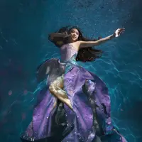 Naura Ayu lakukan pemotretan di dalam air merayakan perilisan film The Little Mermaid. (Foto: Disney Indonesia)
