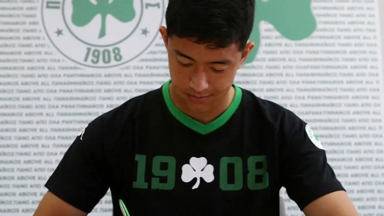 Cyrus Margono, kiper Panathinaikos keturunan Indonesia.