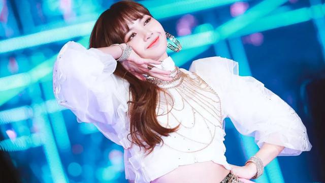 Lisa `BLACKPINK`