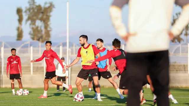 Foto: Penampakan Jordi Amat saat Latihan Bersama Timnas Indonesia di Turki