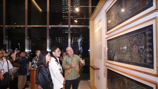 Pameran Irish Legends Through Indonesian Eyes memasukan unsur Cerita Legenda Rakyat Irlandia dan Batik. [Fimela/Daniel Kampua]