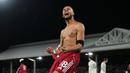 Fulham dan Liverpool harus puas berbagi poin setelah bermain imbang 2-2 dalam duel dramatis di pekan ke-20 Premier League. Gol Harry Wilson di babak pertama disamakan oleh Florian Wirtz di paruh kedua. Liverpool berbalik memimpin lewat aksi Cody Gakpo sebelum dibalas gol spektakuler Harrison Reed. (AP Photo/Alastair Grant)