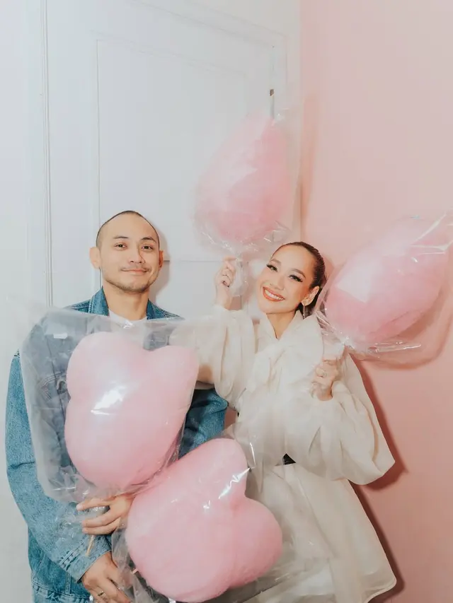 Gaya Bucin Romantis Bunga Citra Lestari dan Tiko Aryawardhana Selama Setahun Menikah, Dari Berwastra hingga Berbusana Muslim