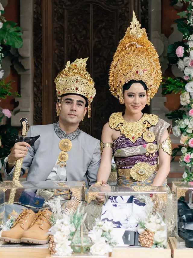 Umumkan Kehamilan, Ini 8 Potret Mesra Laura Theux dan Indra Brotolaras