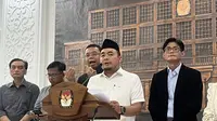Ketua Komisi Pemilihan Umum (KPU) Mochamad Afifuddin menyampaikan permintaan maaf atas kegaduhan yang muncul setelah terbitnya Keputusan KPU Nomor 731/2025. (Liputan6.com/Winda Nelfira)