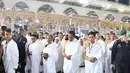 Presiden Joko Widodo didampingi Ibu Iriana Jokowi dan kedua anaknya, Gibran dan Kaesang menunaikan ibadah umrah di Masjidil Haram, Mekkah, Arab Saudi, Senin (15/4). Jokowi yang juga calon pertahana pada Pilpres 2019 ini mengisi masa tenang dengan beribadah umrah (Liputan6.com/Pool/Biro Pers Setpres)