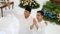 Prabowo Subianto dan Gibran Rakabuming Raka tampil serba putih saat resmi ditetapkan sebagai presiden dan wakil presiden terpilih. [@prabowo]