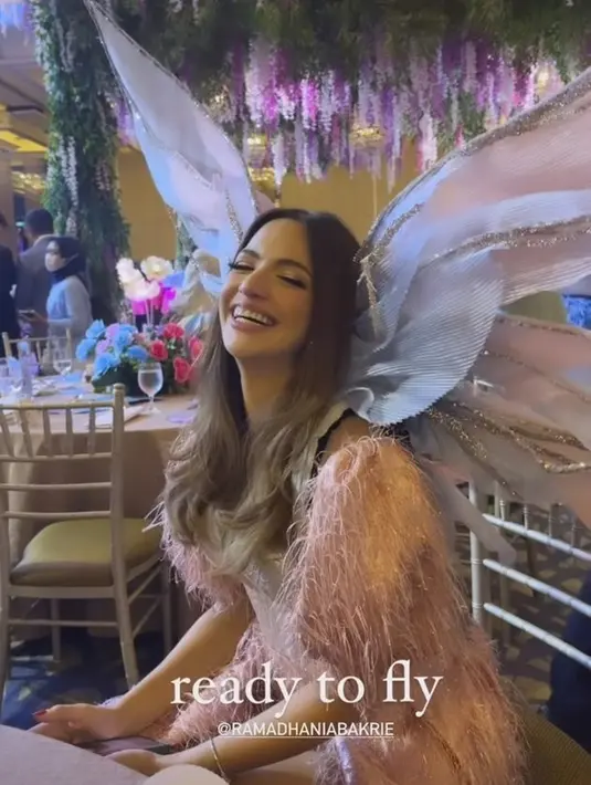 <p>Dengan penampilannya yang cantik, Nia Ramadhani jadi tamu undangan yang memukau. Wajar jika ia jadi tamu undangan yang masuk dalam jajaran best dressed. [Foto: instagram.com/ramadhaniabakrie]</p>