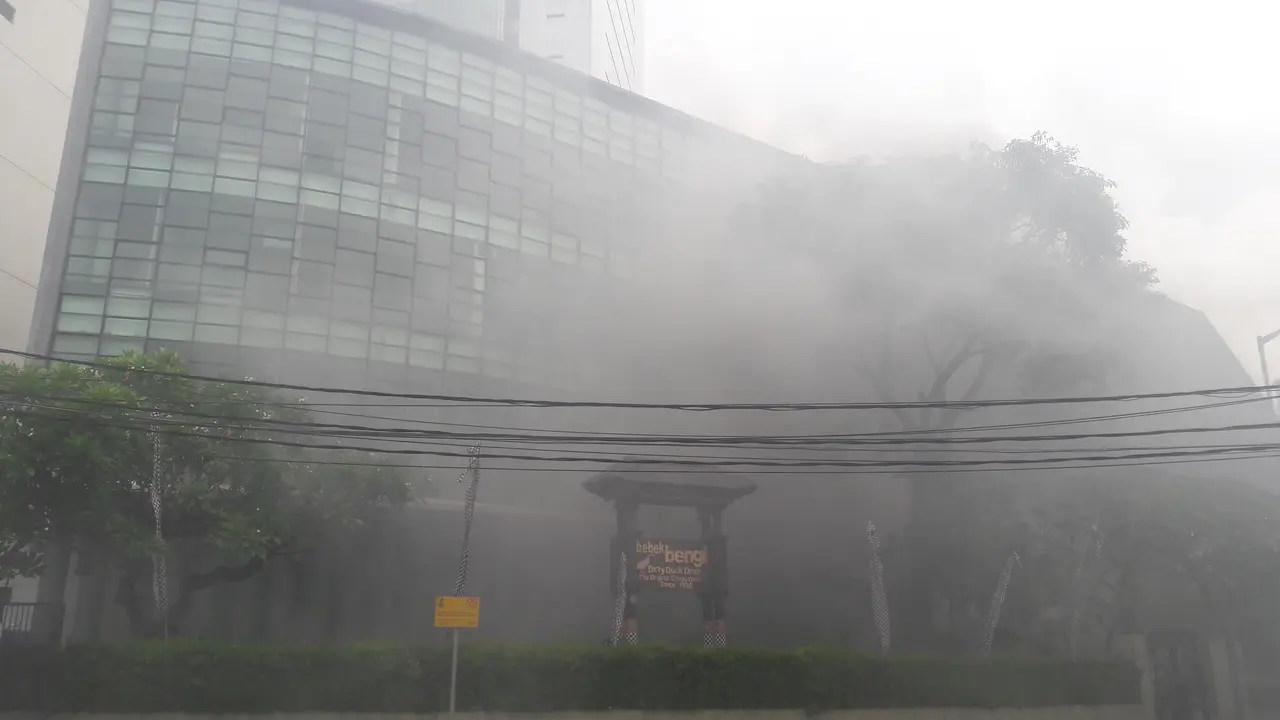 Kebakaran Lahap Restoran di Tengah Demo Buruh